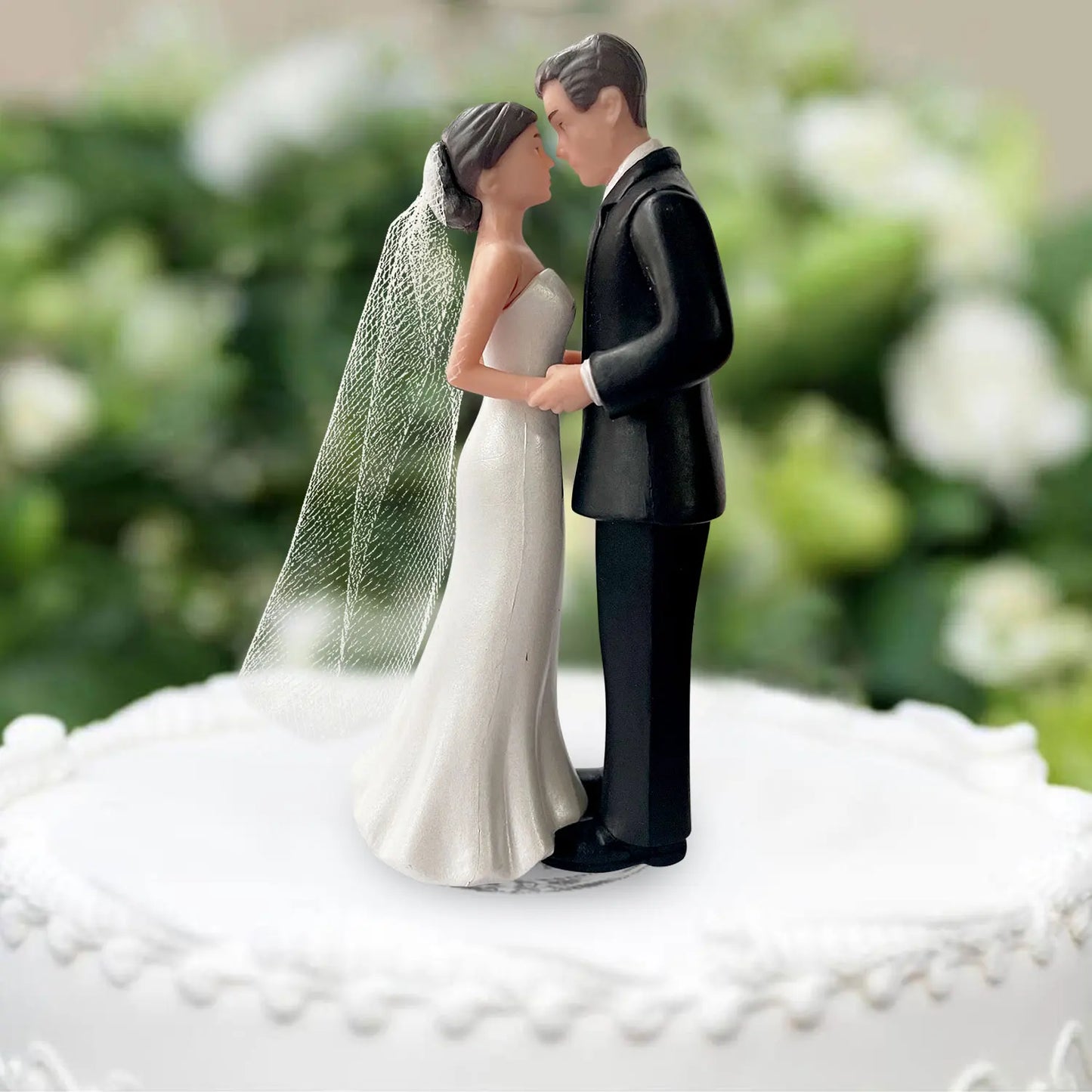 Elegant Bride & Groom Wedding Cake Topper