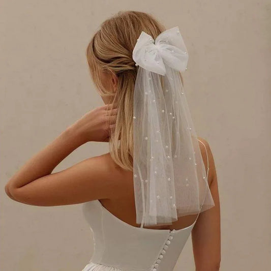 "Juliette" Pearl Bow Veil Clip